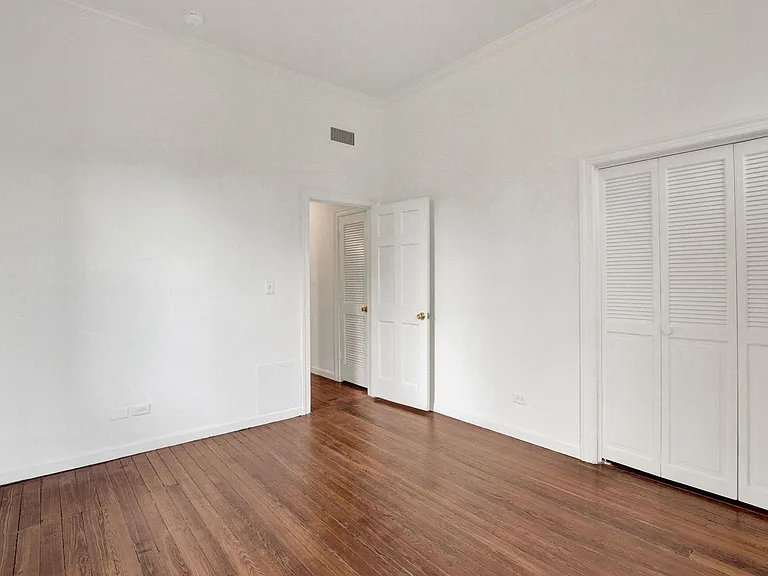 307 E Liberty St — Photo 28