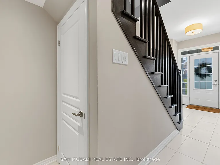215 Dundas St E #9 — Photo 35