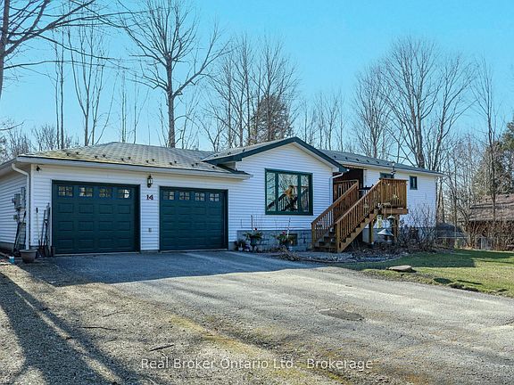 3rd image of 14 Seneca Cres