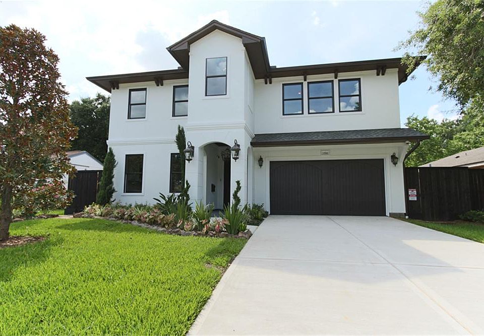 Lush landscaping surrounds this beautiful new construction home in booming Oak Forest. With a stucco