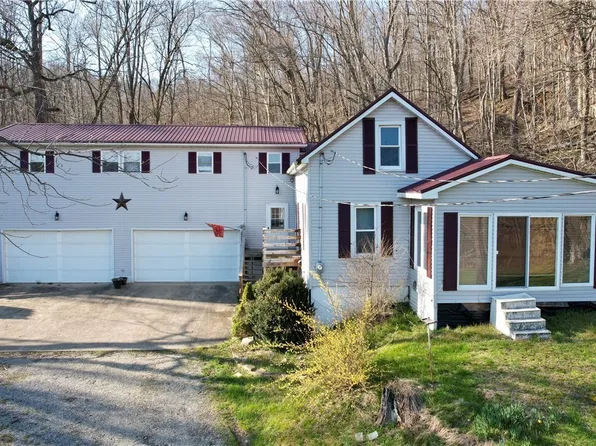 8348 Wolford Rd SE, Uhrichsville, OH 44683