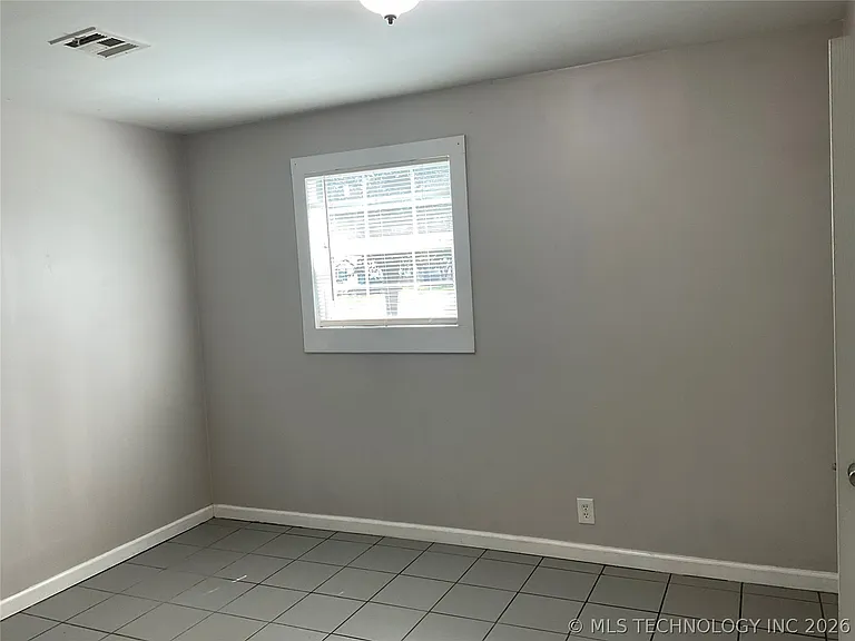 5720 E 3rd St S — Photo 12