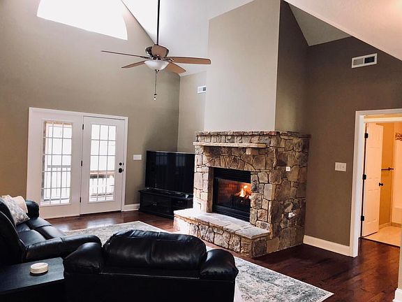 4th image of 10925 Parkgate Ln