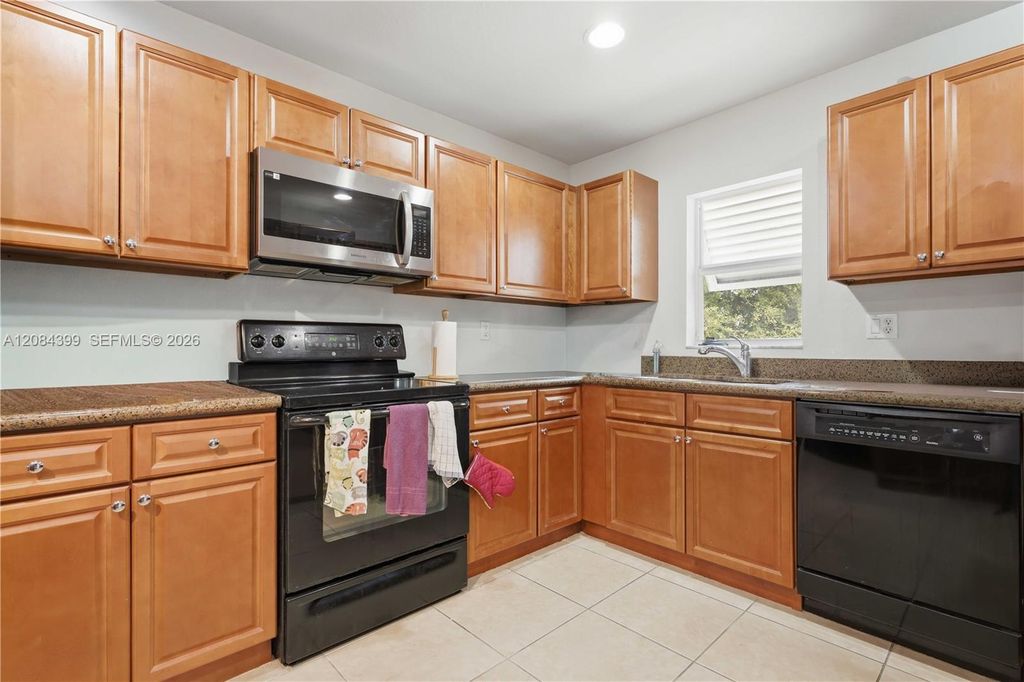 479 NE 1st St, photo 5