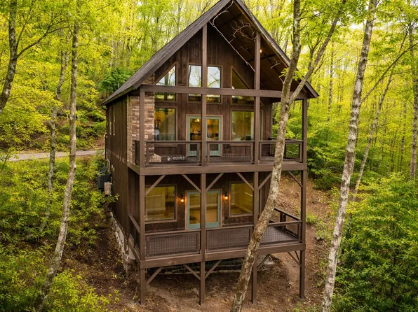 401 Windy Gap Lane, Sapphire, NC 28774
