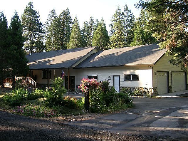 Mount Shasta home on 1 Prestine Acre