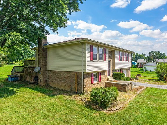 4th image of 50 Hickory Ln
