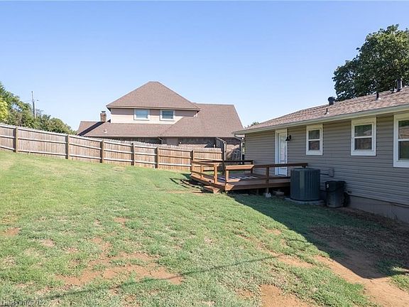 4th image of 903 N 19th Cir