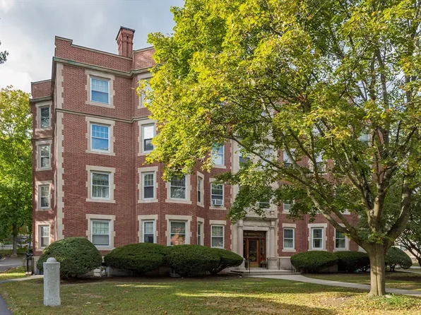 135 Pleasant St APT 33, Arlington, MA 02476