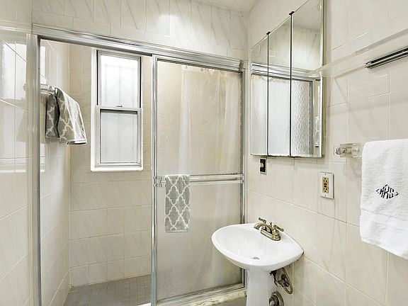 5th image of 2465 Palisade Avenue 2h #2H