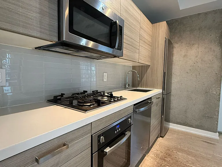 11 Charlotte St #501 — Photo 8