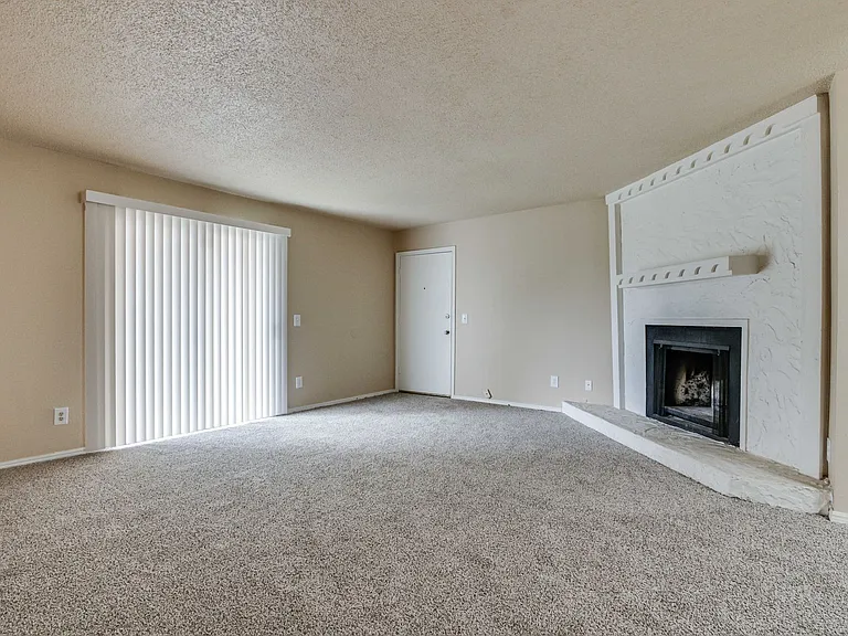 6060 Nw Expy #C — Photo 9