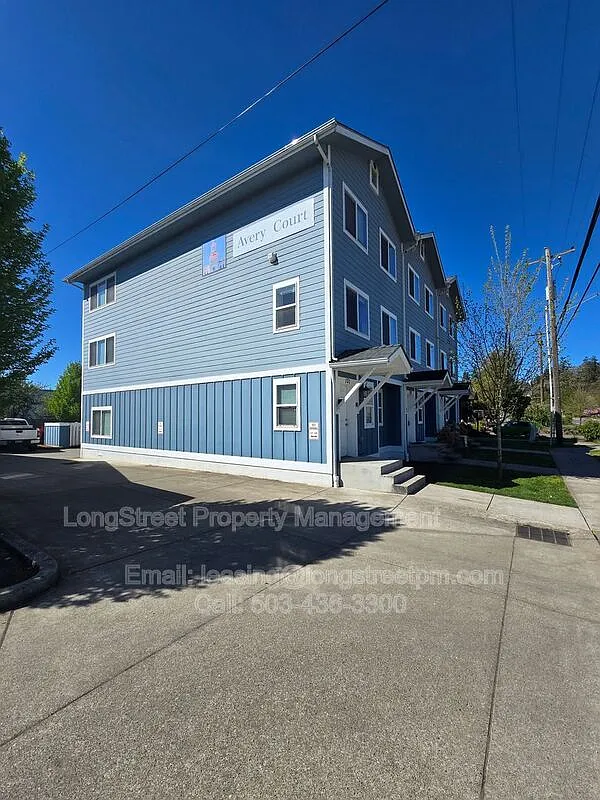 5 bed, 5.0 bath, 1819 sqft, $3,495 — Photo 2