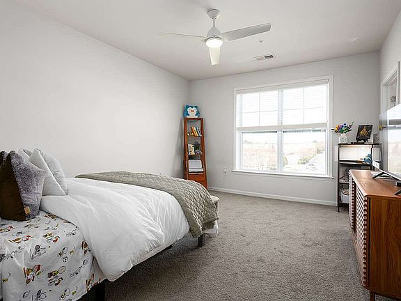 Bedroom with carpet & ceiling fan