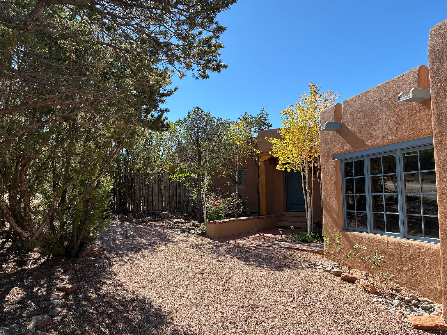 3 bed, 4000 sqft, $8,500 — Photo 3