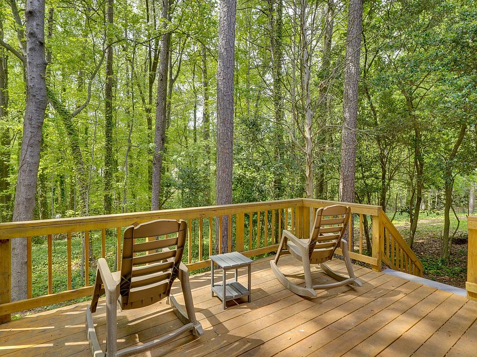 Peaceful Deck with grill