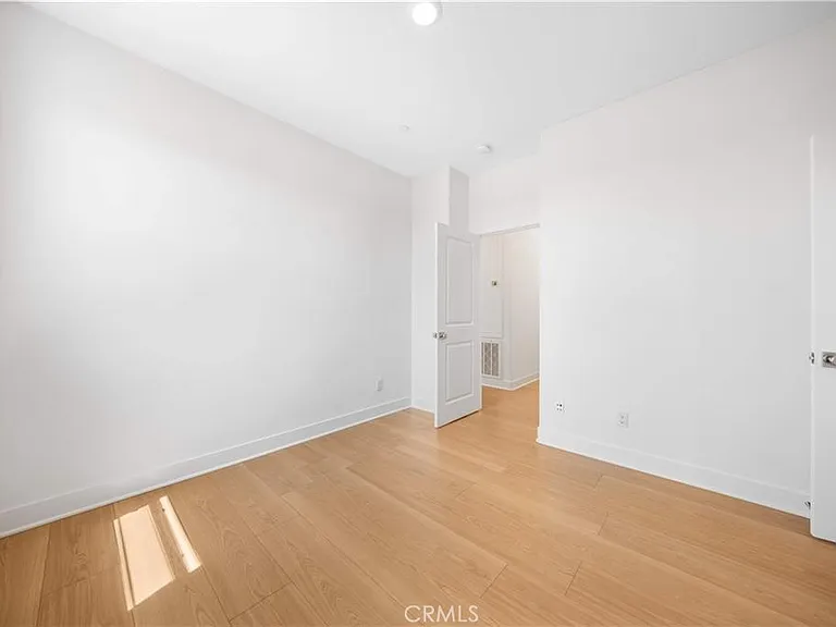 1221 Windmill Ln — Photo 24