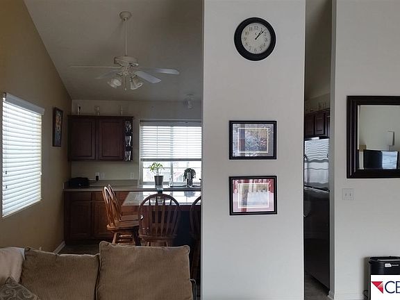5th image of 821 Edgewater Dr