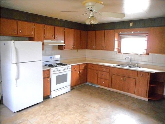 3rd image of 635 Wood St