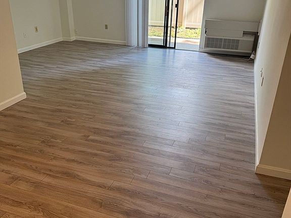 5th image of 15 Village Rock Ln APT 1
