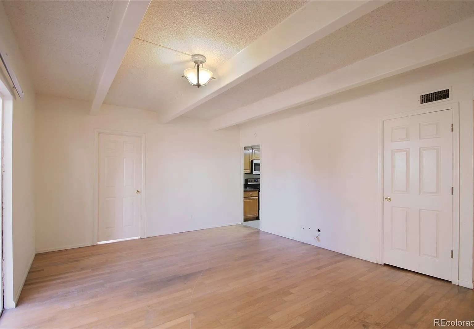 3 bed, 2.0 bath, 1138 sqft, $2,125 — Photo 3