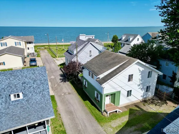 4357 S 3rd St, Luna Pier, MI 48157