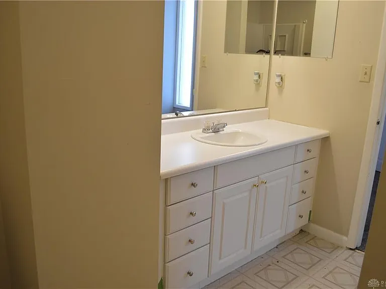 1215 Robbins Run Ct — Photo 10