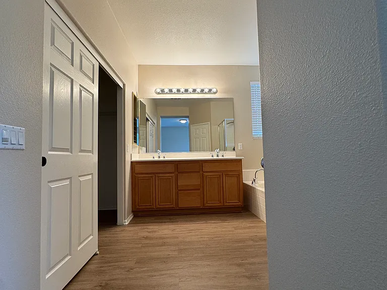 28512 Plymouth Way — Photo 37