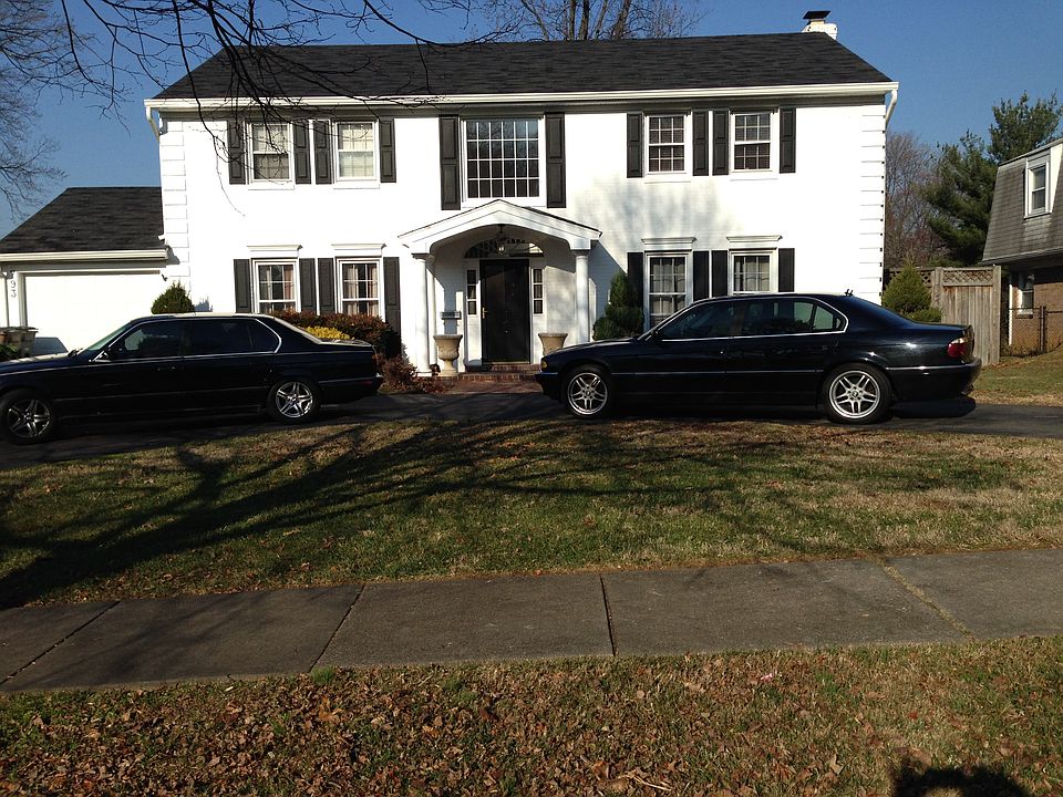 Exterior w/ cir drive way 