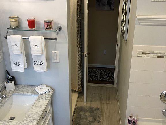 5th image of 103 Maplewood Ave