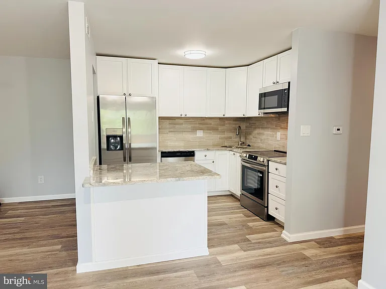 1008 Lindsey Ct — Photo 1