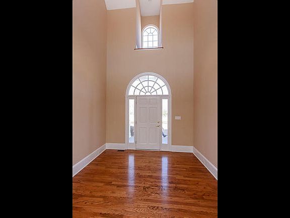 2nd image of 845 Vivian Ct