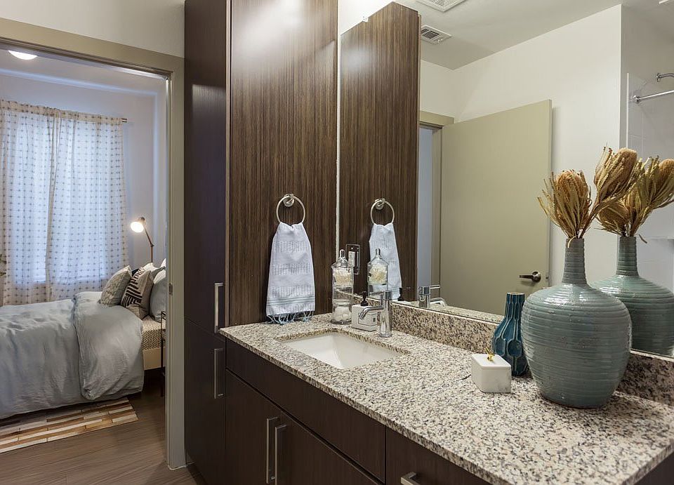 Relaxing bath with custom style finishes