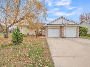 1002 Eloise St, Okoboji, IA 51355