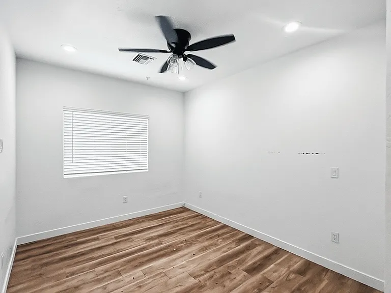 4202 N 10th St #4 — Photo 16