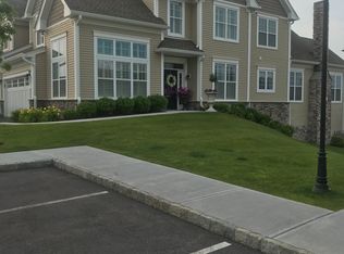 2 Country View Rd, Danbury, CT 06810