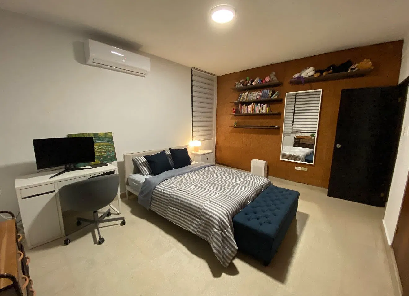 1 bed, 2200 sqft, $900 — Photo 1