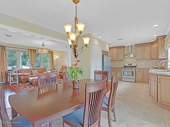 5th image of 43 Buckingham Dr