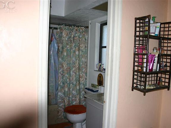 4th image of 518 Greenwood Ave