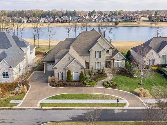 2nd image of 1189 Chloe Dr