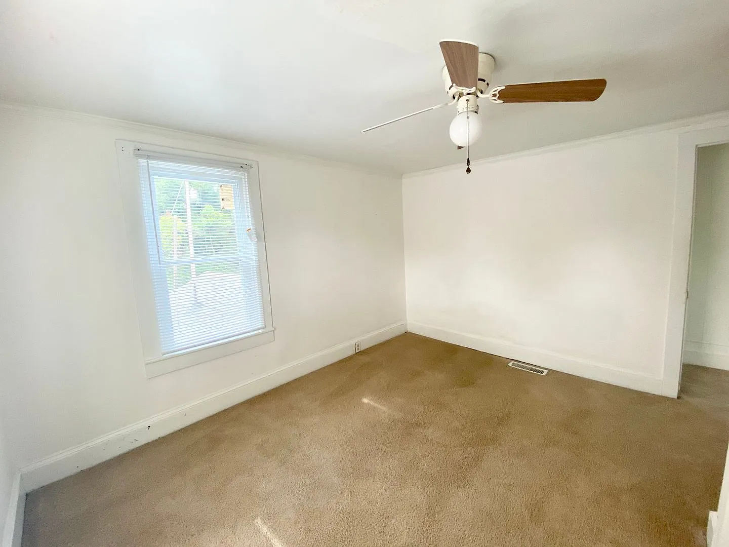 409 W Colonial Ave — Photo 4