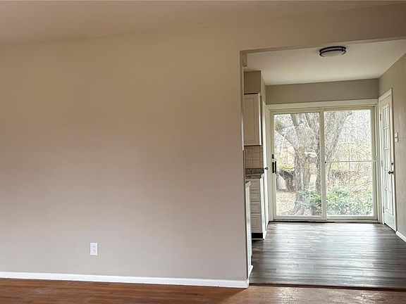 2nd image of 1072 Prigge Rd