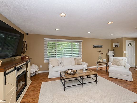 5th image of 6203 Melody Rd NE