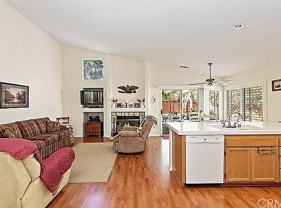 3rd image of 44725 Lorraine Dr
