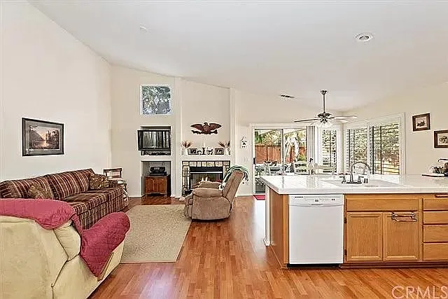 44725 Lorraine Dr — Photo 3