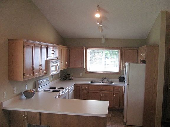 2nd image of 3790 Shannon Dr