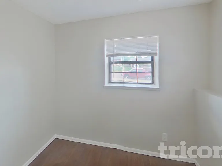 6845 Parkridge Ct — Photo 10