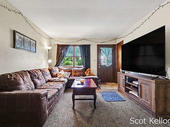 2nd image of 1330-1332 36th St SW