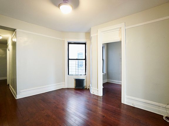3rd image of 28 Saint Nicholas Pl #4AA