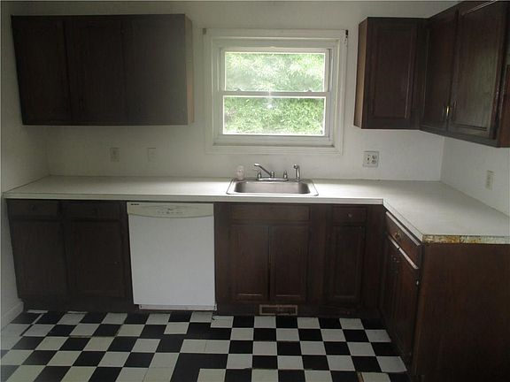 5th image of 16 Loxley Dr